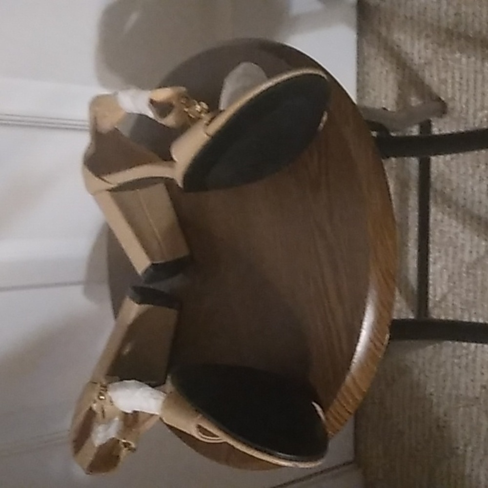 Shoes - Picture 4 of 5